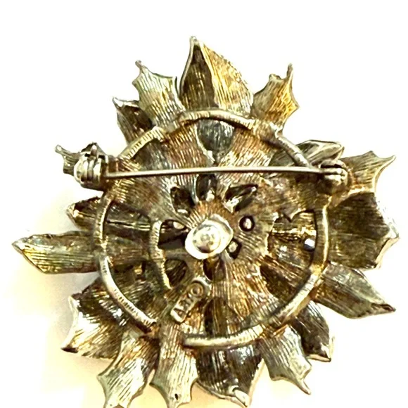 Silver and Gold Floral Brooch - Picture 7 of 9